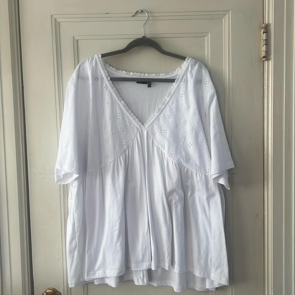 Like new white flowy ASOS top with lace top and peplum back.